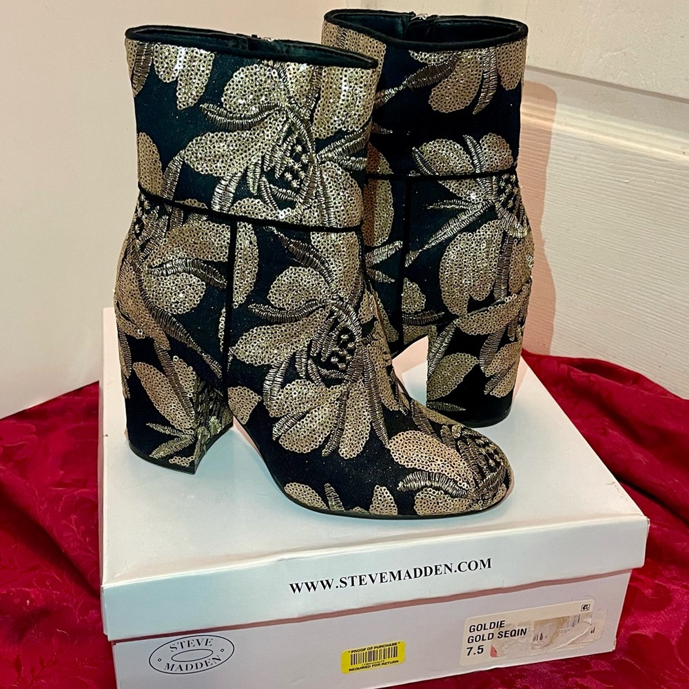 Steve Madden Goldie Gold Metallic and Black Ankle Boots - Sz 7.5